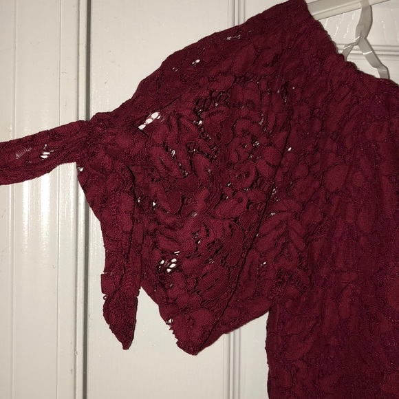 BRAND NEW Women's Lace Off the Shoulder Top - Picture 3 of 6